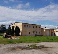 Výrobno - skladové priestory Ilava - Budova na ulici Kpt. Nálepku v Ilave slúžiaca ako sklady a haly.