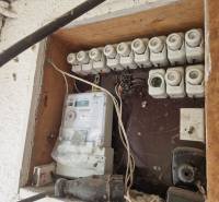 NA PREDAJ RODINNÝ DOM V OBCI ŠTEFANOV, OKRES SENICA - Elektromer s poistkami v rozvádzači rodinného domu v Štefanove.