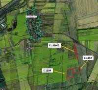 Haniska – 6.850 m2 POZEMKY v pozemkových úpravách pri Košiciach - Letecký pohľad na poľnohospodárske a lesné pozemky pri Haniske, s vyznačenými parcelami.