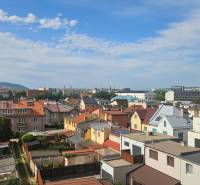 Na prenájom  4 - izb. mezonet v blízkosti centra - Pohľad na strechy domov v Košiciach - mestská časť Juh na ulici Milosrdenstva.