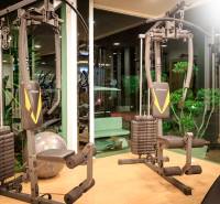 CITY GARDEN TROPICANA PATTAYA - Fitness vybavenie vo výstavbe bytov, zelené prvky, osvetlenie a zrkadlové steny.