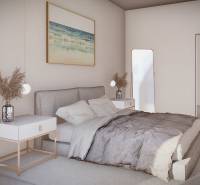 2i byt  A.3.1 - Bell Residence - Svetlá spálňa s komfortnou posteľou, obrazom mora a elegantnými stolíkmi v 2-izbovom byte.
