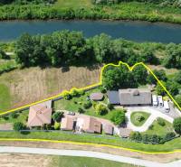 3 nehnuteľnosti na pozemku 4700m2 | Hamuliakovo  - Letecký pohľad na pozemok a rodinný dom, obklopený prírodou, Kostolná, Hamuliakovo.