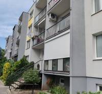 REZERVOVANÉ - SENEC - EXKLUZÍVNE IBA U NÁS - NA PREDAJ 3 izbový byt v  - Bytový dom s balkónmi na Gagarinovej v Senci, vhodný pre 3-izbový byt.