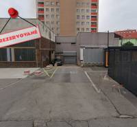REZERVOVANÉ podzemná garáž Bratislava Nové Mesto - Rezervované parkovacie miesto pri garážach na Budyšínskej ulici v Bratislave - Novom Meste.