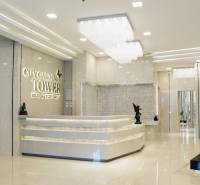 CITY GARDEN TOWER PATTAYA - Recepcia v bytovom komplexe s nápisom 