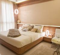 2 IZBOVÝ APARTMÁN (2 SPÁLNE + 1 OBÝV. IZBA) CITY GARDEN TOWER PATTAYA - Svetlá spálňa s komfortnou posteľou v 3-izbovom byte, moderný nábytok v neutrálnych farbách.