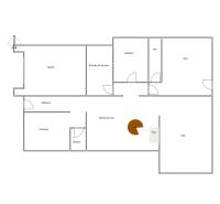 5 izbový rodinný dom - TOPOĽČANY - Pôdorys rodinného domu so štyrmi miestnosťami, garážou, kúpeľňou, kuchyňou a krbom.