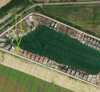  Pozemok pri jazere v Boldogu s výstavbou 4-izbového RD, Senec - Letecký pohľad na pozemky na bývanie v Senci s vyznačenými parcelami a ulicami.