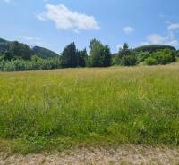 Stavebný pozemok 1750  m2 Zvolen obec Kalinka Detva na predaj - Horská krajina v Zvolene vhodná pre pozemky - bývanie, obklopená lesmi a lúkami.