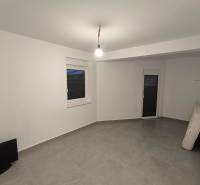 CHORVÁTSKO - Atraktívny apartmán (S6) - Mandre, ostrov Pag - Štýlová izba 4-izbového bytu s televízorom a matracom na dlážke.