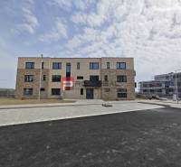 PREDAJ 2i byt, 110 m2, Prémiová novost. Zelené Nivy, Pezinok - Novostavba na ulici Pezinok v meste Pezinok, ponúkajúca dvojizbový byt.