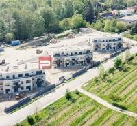 PREDAJ 2i byt, 153 m2, Prémiová novost. Zelené Nivy, Pezinok - Novostavby na Limbašskej ceste v Pezinku obklopené zeleňou a rozostavanými priestormi.