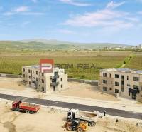 PREDAJ 2i byt, 153 m2, Prémiová novost. Zelené Nivy, Pezinok - Na Limbašskej ceste sú nové budovy obklopené vinicami blízko dvoch 2-izbových bytov.