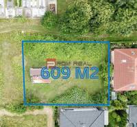Rovinatý ideálny stavebný pozemok 609 m2 Marianka - Pozemok na bývanie o rozlohe 609 m² pri ulici Na Tálkoch v Marianke.
