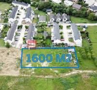 Investičný pozemok 1600 m2 Marianka Intravilán Skvelé ROI - Letecký pohľad na pozemky Na Ovsisku v Marianke, vhodné pre bývanie, 1600 m².