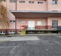 AMEX PARK - budova APB1- sklad č. 0.14 - Budova s nakladacou rampou na Púchovskej ulici, Bratislava III, sklady a haly.