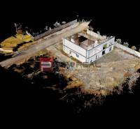 3D obhliadka - 5-izbový rodinný dom kúsok od Dunajskej Stredy - Nedokončený rodinný dom v Dunajskej Strede s priľahlým pozemkom a cestou.