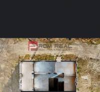 3D obhliadka - 5-izbový rodinný dom kúsok od Dunajskej Stredy - Stavba rodinného domu v Dunajskej Strede na neudržiavanom rozostavanom pozemku.