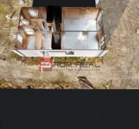 3D obhliadka - 5-izbový rodinný dom kúsok od Dunajskej Stredy - Pôdorys rodinného domu v Dunajskej Strede, zobrazený na stavebnom pozemku.