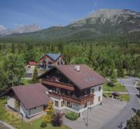 Znížená cena: priestranný apartmán s TOP polohou v Starom Smokovci - Rekreačné apartmány vo Vysokých Tatrách, obklopené hustým lesom a majestátnymi horami.