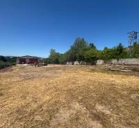 Na prenájom hala s pozemkom 4500 m² – Mníchova Lehota  - Vo Mníchovej Lehote sa nachádza sklady a haly s okolím a zeleňou.