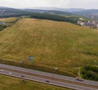 Košice (Luník) – Poľnohospodárska pôda v 1/1 - Rozsiahle poľnohospodárske a lesné pozemky v Košiciach, mestská časť Luník IX, s diaľnicou.