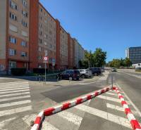 EXKLUZÍVNE: TERASA, ul. ONDAVSKÁ, 3.ízb. byt, 68m2+loggia. Kúpou voľný - Obytný dom na Ondavskej ulici v Košiciach, mestská časť Západ, priestor pre 3-izbový byt.
