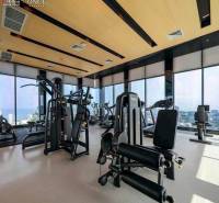 ONCE PATTAYA - Fitness centrum vo výstavbe bytov s výhľadom na Pattayu.