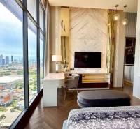 PENTHOUSE ONCE PATTAYA - Štýlový interiér 4-izbového bytu s výhľadom na panorámu mesta, elegantné vybavenie.