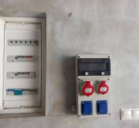 Na predaj zrekonštruovaný rodinný dom - Trakovice - Elektrická rozvodná skriňa a zásuvky v rodinnom dome.