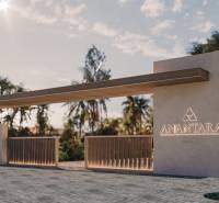 HOTELOVÝ SUITE V LUXUSNOM ZANZIBARSKOM KOMPLEKSE - Brána s logom 