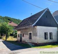 Vytvorte si vysnívaný domov v Šalkovej (Banská Bystrica) - Rodinný dom v Banskej Bystrici s tradičnou architektúrou na okraji lesa.