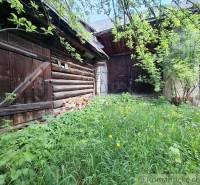 Súbor nehnuteľností určených na revitalizáciu Pohorelá -Nízke Tatry - Drevené stavby a zarastená záhrada pri rodinnom dome v Pohorelej.