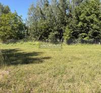 Predaj, pozemok pre rodinný dom   3788 m2 Veľký Mede... - Pozemok na bývanie vo Veľkom Mederi, ohraničený zeleňou a plotom.