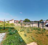 4-izbový dvojdom s terasou pre rodiny v pokojnej zóne | 97m² - Záhrada rodinného domu na Magnóliovej ulici v Bratislave - Vrakuni s rozostavaným pozemkom.