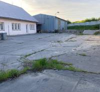 VÝROBNÉ A SKLADOVÉ PRIESTORY +  RD NA PREDAJ,  ZVOLENSKA SLATINA - Výrobné priestory na Slovenského národného povstania v meste Zvolen so spevnenou plochou.