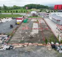 Na prenájom pozemok na Rybničnej ulici - Pozemok na ulici Rybničná, vedľa komerčných budov, s veľkosťou 25x54 m.