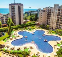 Predaj, 2 i apartmán 72 m2 + balkón výhľad na more, Burgas, BULHARSKO - Rekreačný apartmán na Slnečnom pobreží s bazénom obklopený modernými budovami a výhľadom na more.