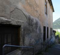 Rodinný dom v rekonštrukcii, Ružomberok - Starý dom na Nám. A. Hlinku, s výhľadom na mesto a kopce, Rodinný dom.