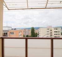 Garsónka s loggiou, Furča-Kalinovská - Výhľad z balkóna garsónky na sídlisko v Košiciach - mestskej časti Dargovských hrdinov.