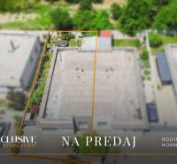 NA PREDAJ 4 IZBOVÝ ROD. DOM – NOVOSTAVBA, HORNÉ SALIBY - Rodinný dom v Horných Salibách s označenou strechou a záhradou na predaj.