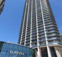 Prenájom luxusného 3 izbového bytu v objekte EUROVEA TOWER - Výšková budova v Bratislave - Staré Mesto na Pribinovej ulici.
