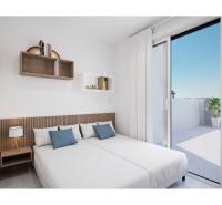 LOS ALCÁZARES -rekreačné apartmány s turistickou licenciou na prenájom - Spálňa v rekreačnom apartmáne s posteľou, poličkami a balkónom.