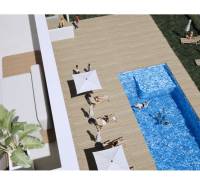 LOS ALCÁZARES -rekreačné apartmány s turistickou licenciou na prenájom - Rekreačný apartmán v Los Alcázares s bazénom, lehátkami a slnečníkmi na terase.