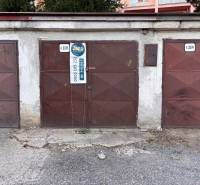 ZÁPAD Garáž ul. Považská. V blízkosti Nová Nemocnica. 17 m2. Elektrina - Staršia hnedá garáž na predaj na ulici Považská v Košiciach, mestská časť Západ.