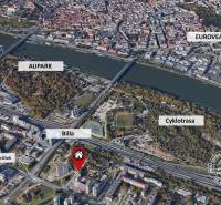 Garážové státie v NOVOSTAVBE, BA V. Petržalka, Bosákova ul - Letecký pohľad na Bosákovu ulicu, blízko Eurovey, Auparku, cyklotrasy a zastávky električiek.