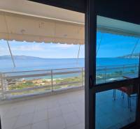 Sarandë - zariadený apartmán s otvoreným výhľadom na more - Výhľad z rekreačného apartmánu v Sarandë smeruje na more a pobrežie.