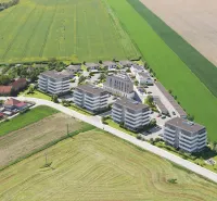 Výnimočný 2-izb. byt so záhradou a bazénom – projekt SELANKY, Pobedim - SELANKY3_C1_AERIAL_6KAI.webp