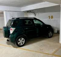 Sarandë - zariadený apartmán, výhľad na more, garážové státie - Auto zaparkované v garáži na parkovacom mieste číslo 18.